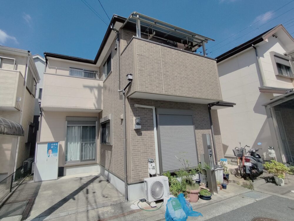 外壁塗装と屋根カバー工法のビフォー画像①