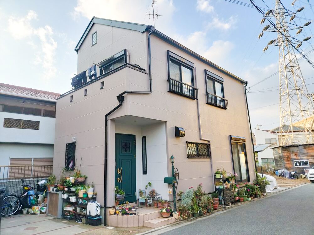 外壁・屋根塗装でモダンに一新！配色と耐候性にこだわった施工事例 - 大阪府羽曳野市：堺市・富田林市の外壁塗装専門会社『塗りかえStudio』施工事例
