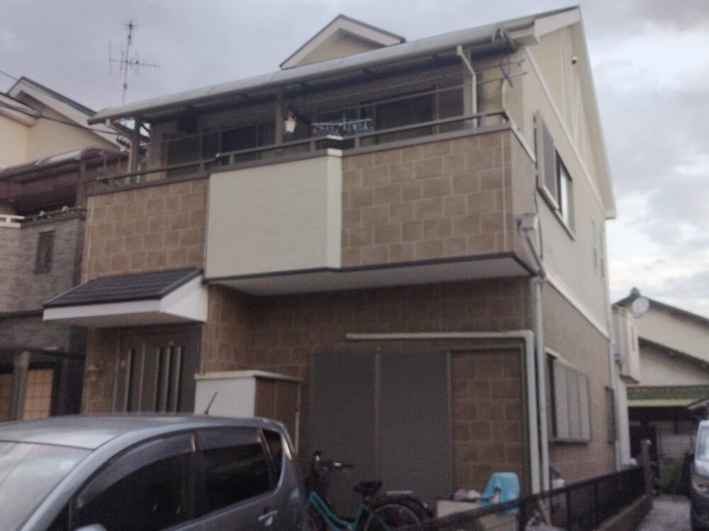 大阪市八尾市のサイディング戸建て住宅の外壁塗装前の状態